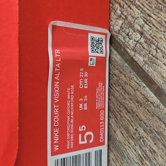 Nike Women's Pink Sneakers Size 5.5 - Picture 2 of 5